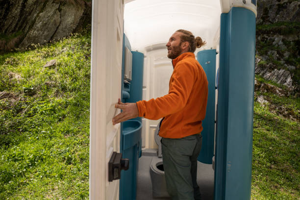 Best Portable restroom trailer rental  in Bellwood, IL